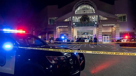 Concerns raised after teen boy shot, killed outside of Aurora mall